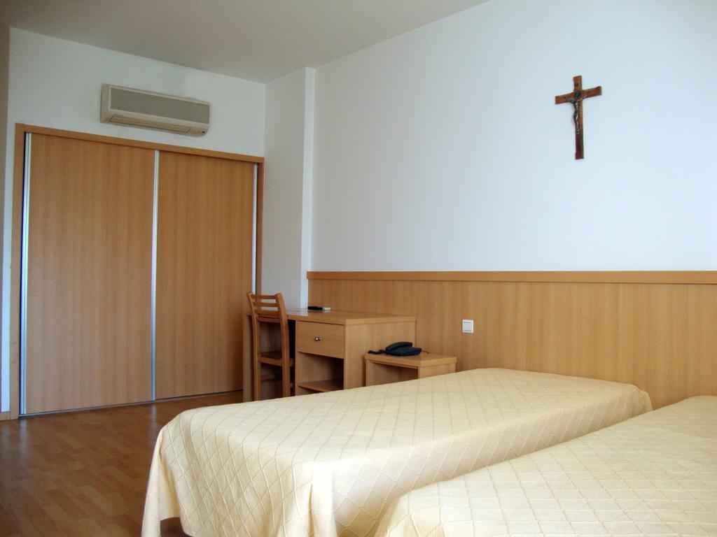 Casa De Retiros N. S. Perpetuo Socorro Hotel Guimarães Room photo